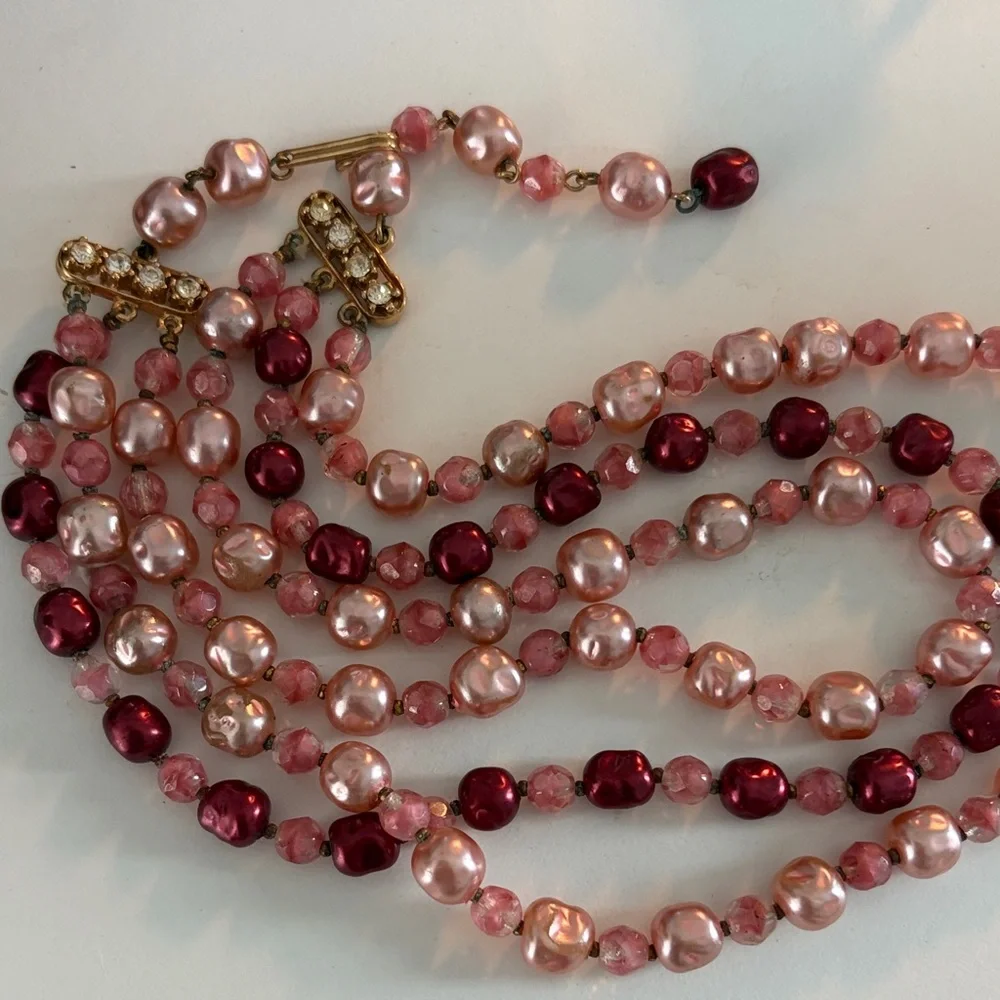 Glass and Acrylic Pink Pearl necklace - Picture 4 of 6